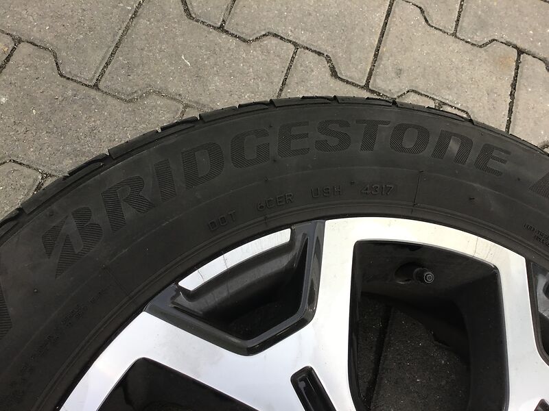 Allwetterreifen M+S Bridgestone auf Alufelgen Dacia | so001205