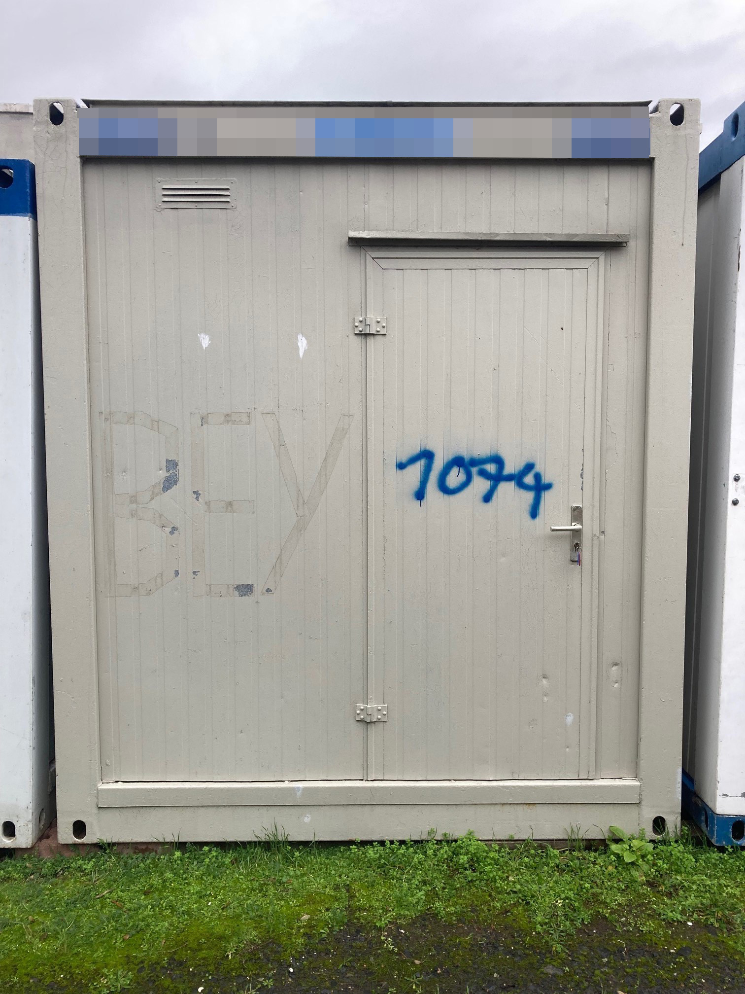 Bürocontainer 20 Fuß | Windfang | 2 Sterne - stark gebraucht